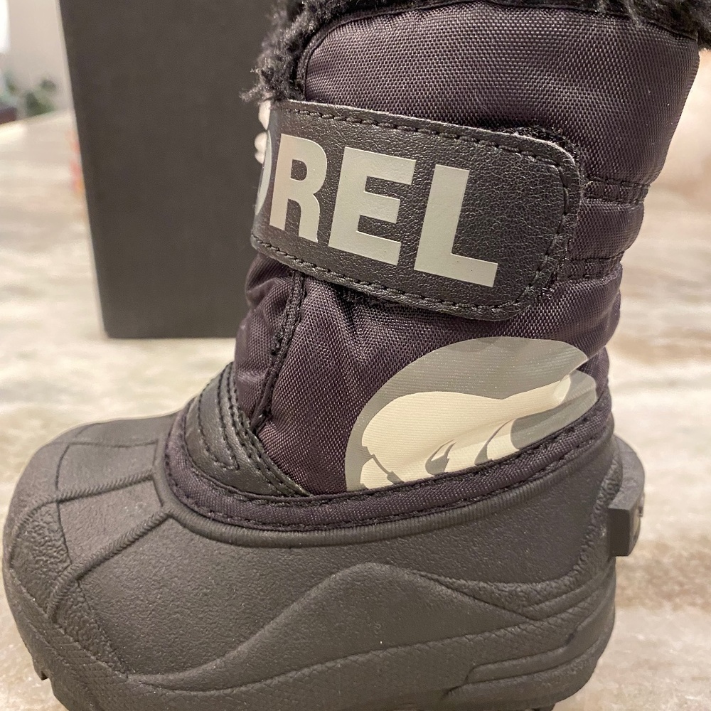 Sorel Toddler Snow Commander Boots size 5- like new!